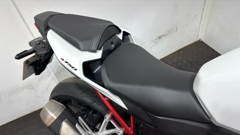 Honda CB750 Hornet (25MY)